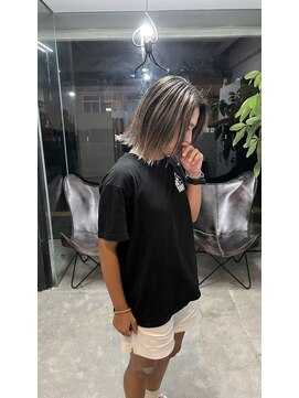 レーベル(LABEL) 3Dコントラストのおしゃれ外国人風ボブ