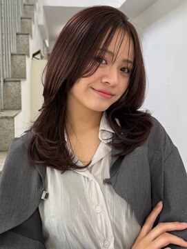 トリッカ シブヤ(TRICCA SHIBUYA) レイヤーミディアム/くびれ/顔周りレイヤー/前髪あり/艶カラー