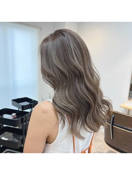 アパートメント オブ ソロン 市川(The Apartment of Solon) レイヤー/ショートボブ/ハイライト/白髪ぼかし/市川/30代40代