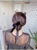 お呼ばれヘア シニヨン ベロアリボン