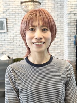 エン(YENN) ピンクベージュのコンパクトウルフ