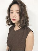 グレージュカラーのボブスタイル