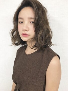 ネオリーブ チロル 横浜西口店(Neolive CiroL.) グレージュカラーのボブスタイル