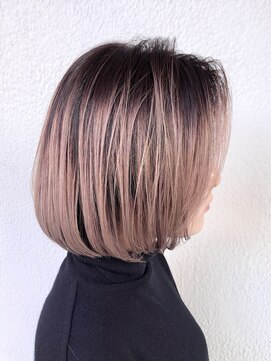 トルチェ(toRtue) バレイヤージュボブ　ON ホワイトピンクグラデ