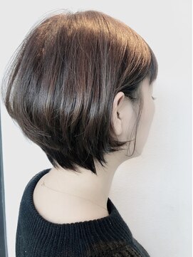 ヴィコロ(vicolo) 前髪パッツンショート