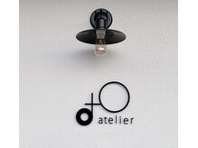 アトリエ オーツー(atelier O+O)の雰囲気（ハサミのマークとO+Oを掛け合わせたお店のロゴが目印です♪）
