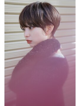 カライング(ing) 【+～ing】高円寺ショート 耳掛けショート【佐藤彩奈】