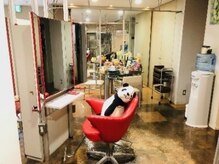 オンデュラシオン ONDULATiONの雰囲気（セット面の鏡が三面鏡なので、さまざまな角度からチェック可能◎）