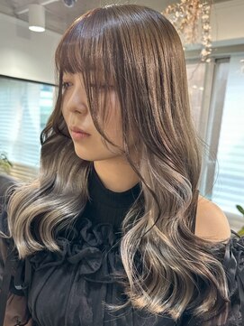 イリ 梅田(ili) ハイライトカラーミルクティーベージュレイヤーカット