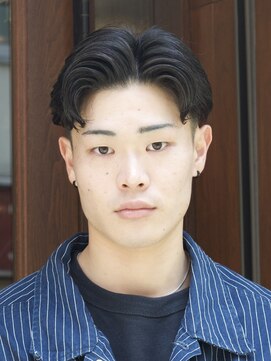 ザバーバー 渋谷(THE BARBER) ツーブロックカット+センターパート+フェザーパーマ