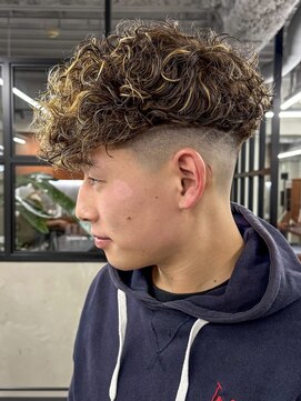 ニコ トウキョウ ロジック(nico TOKYO Logic) スキンフェードスパイキーショートパーマ短髪刈り上げ