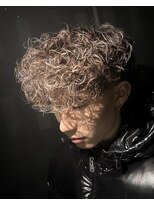 イーラ アメ村店(era)&nbsp;スペインカール　ツイストスパイラル眉カットメンズパーマ