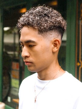 プロショップウェーブ セカンド(PRO SHOP WAVE II) スペインカール/テーパーフェード/メンズパーマ/フェザーパーマ