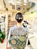 美容室 ティンカーベル シニヨンヘア