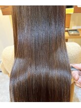 《カラーも一緒にできる髪質改善(縮毛矯正)ストレート》髪質改善カラーでまとまりの良い極上の髪色髪質に