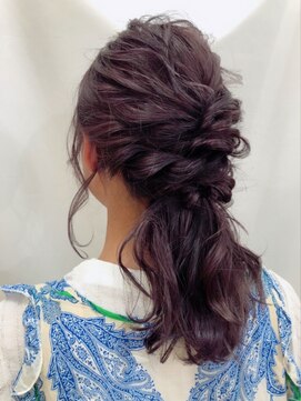 ネオリーブ シュシュ 神保町店(Neolive susu) ダウンポニテールアレンジ