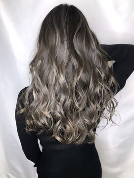 メリー(merry craftsman's factory) 外国人風バレイヤージュ、ハイライトカラーアッシュグレージュ