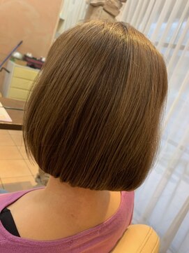 ティエル(Tiele) くせ毛でまとまるボブ