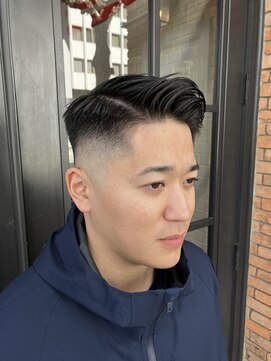 フォーコーナーズ(Four Corners) サイドパート／スキンフェード／バーバー