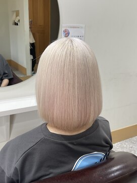 アン(Hair make un) 【ホワイト×ピンク】