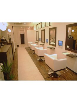 少人数制で相談しやすい★大きな美容室が苦手な方でも安心して通える、癒しのプライベート空間をお届け♪