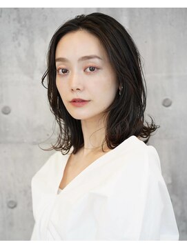 アイスバーグ(eyesburg) ミディアムレイヤー×ストレート×シャギー×外ハネ30代40代