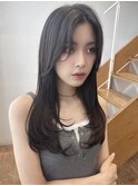 抜け感たっぷりのレイヤーロング。暗髪でも重くない透明感