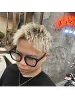 ウィスカーズ(Whiskers)&nbsp;スキンフェード×フルメッシュ×ツイスト