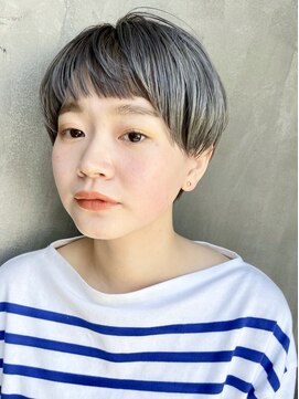 ローリー(Rowlly) - アシメバングマッシュショート × ブリーチカラー -