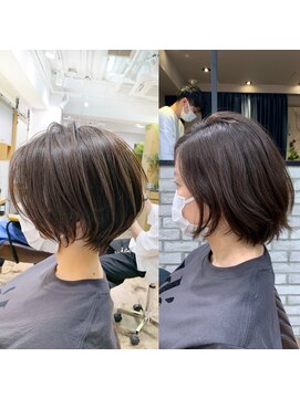 アヴァロン(AVALON) 絶壁解消×カーキグレージュ×40代×前髪長め大人ショートボブ永