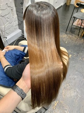 アルコイリスバイドールヘアー(ARCOIRIS by Dollhair) プラチナグレージュ波巻きパールベージュたまねぎヘアボブウルフ