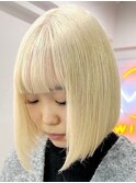 white blond [新宿駅/切りっぱなしボブ/エアリーロング]