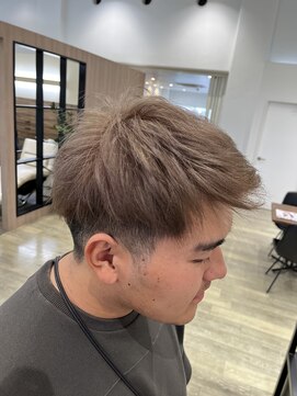 ディーボーイ 健軍店(D-BOY) メンズカラー/ブリーチ/ミルクティー/グレージュ