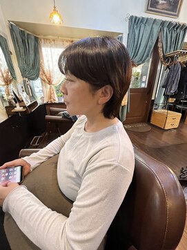 美容室 ブラウン(Brown) 耳掛けシンプルショートウルフボブ