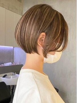 エリマ 調布(elima) ショートヘア顔周りレイヤーブリーチダブルカラーショートボブ
