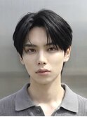 黒髪シースルーセンターパートダウンパーマツーブロック刈り上げ
