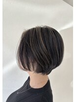 リロイド(ReLoid)&nbsp;ハイライトで魅せる、大人のこなれショートボブ