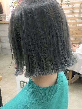 キューズ クラブ(cuz KLUB) 【cuzKLUB】切りっぱなしボブ×ブリーチカーキグレー