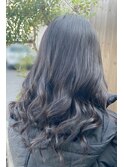 ロングの巻き髪スタイル