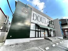 ドゥ 本店(DOUX)の雰囲気（大きな【DOUX】のロゴが目印！！）