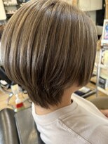 メイプルフェロー(MAPLE fellow)&nbsp;20代30代40代前下がりストレート小顔補正立体カット