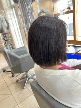 スタジオ アルファプラス 日暮里店(studio α+) ステップボーンカットカットボブショートハイライト白髪ぼかし