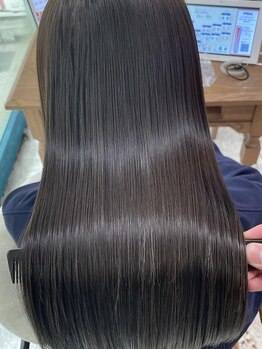 レイリー 原宿 表参道(Rayreee)の写真/【芸能人/モデルが通う!】湿気やうねりに負けない自然なうる艶ストレートを実現☆［原宿・表参道］