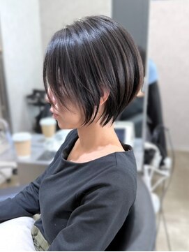 ロイ(Roi) ◎耳かけナチュラルショートボブ