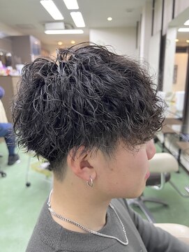 ゼロ(Zero) 波巻きツイストスパイラルパーマツーブロック刈り上げ