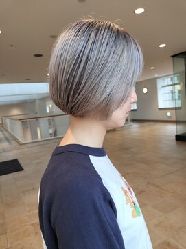 ビュートリアム 神戸(BEAUTRIUM) ハイトーンの丸みショートボブ/ショートカット/ショートボブ