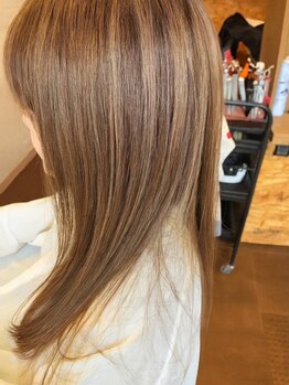 トリートメントで髪の内側から補修し、髪質を改善！乾燥・ダメージに負けないうるツヤ髪が叶う◎