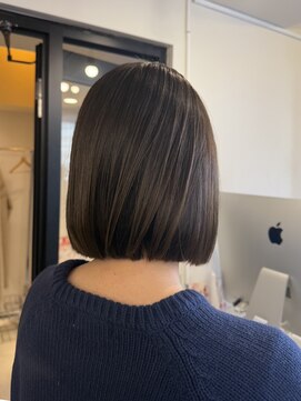 アコロン(acoron) 暗めでも重く見えない、艶ブラウンボブ【新宿】