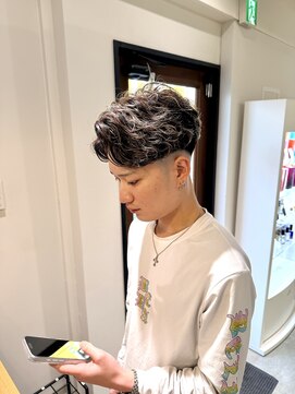 デバイス バイ フレイムス 越谷(DEVICE by Frames) 【越谷】7:3分け×フェード×ツイスパ活かし