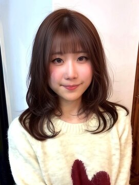 ロティー(loty) レイヤー 韓国 顔周りカット 前髪 ブラウン 透明感カラー 艶髪